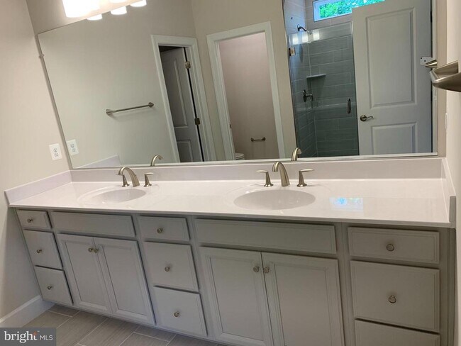 Building Photo - 150 Boxelder Dr