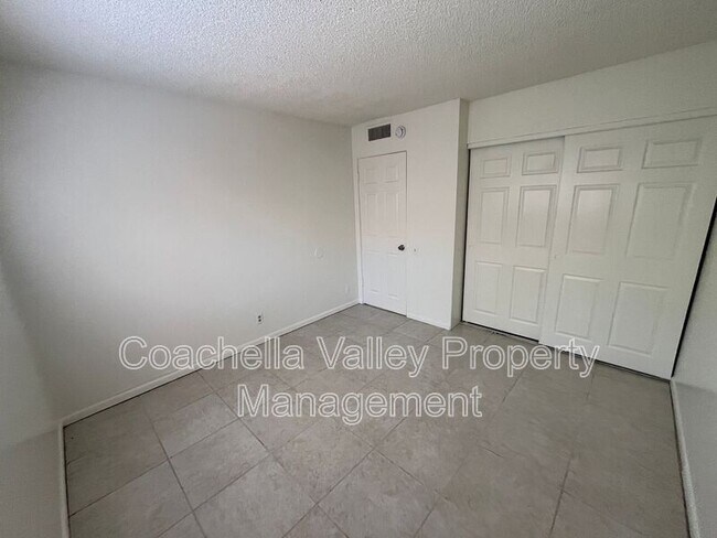Building Photo - 556 E Chuckwalla Rd