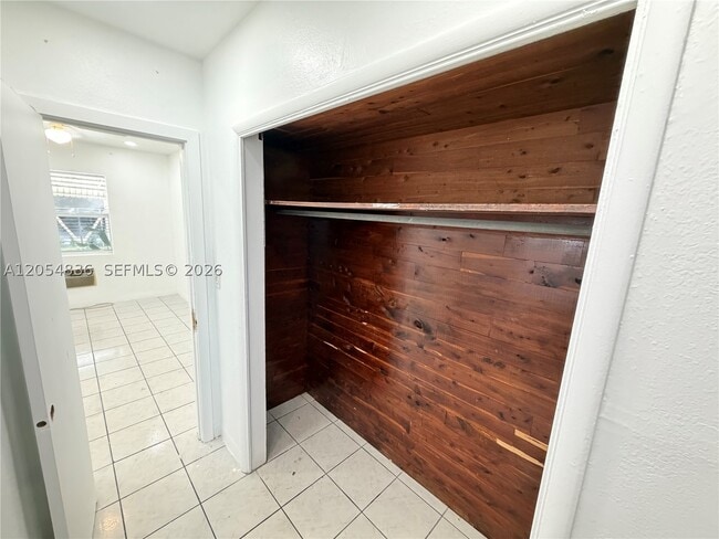 Building Photo - 2041 jackson 4
