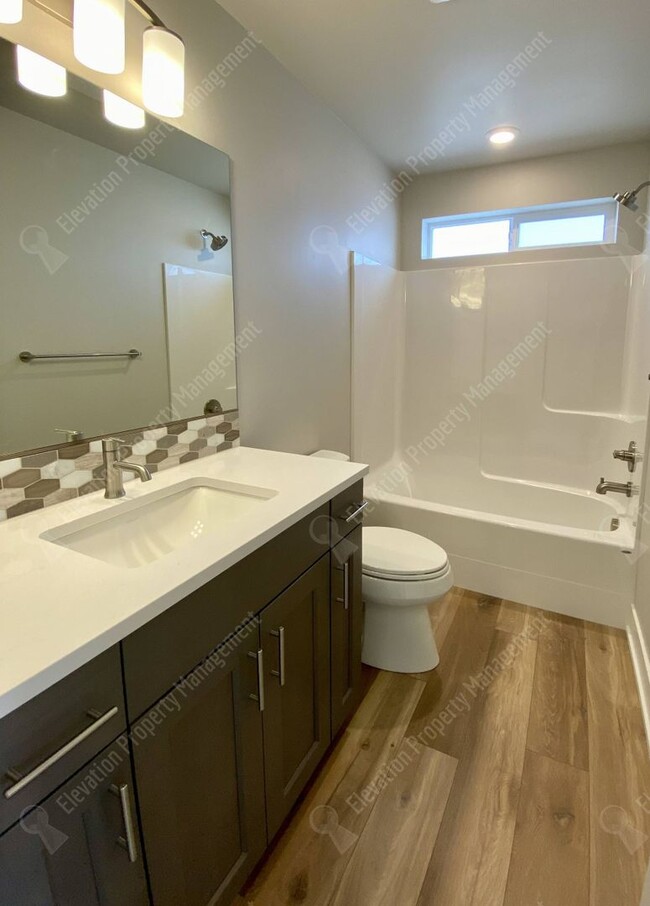Building Photo - Petrosa Townhouse 3 BR - 2 ½ BA w/ loft