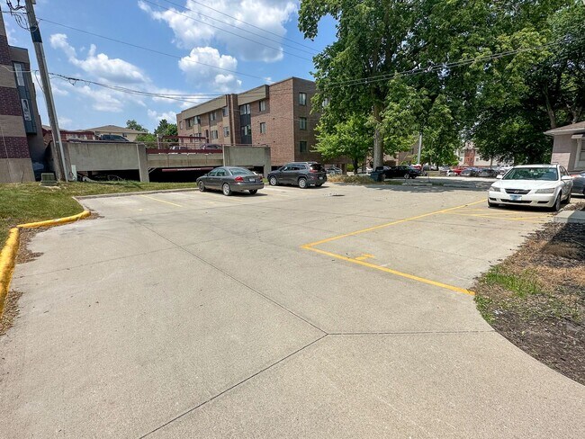 Building Photo - 225 Sheldon Ave