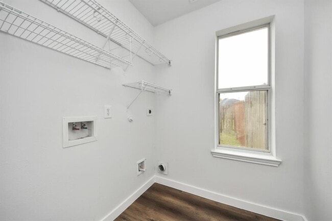Building Photo - 2703 Edgewick Elm St