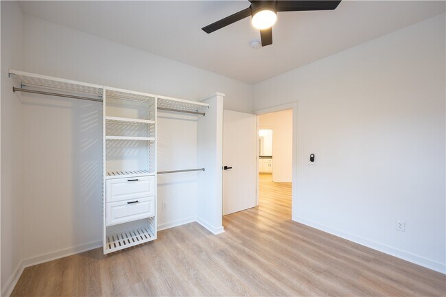 Building Photo - 300 SW 6th St