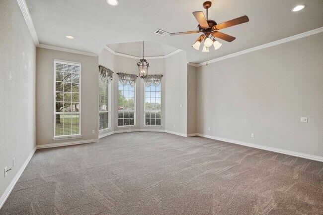 Building Photo - Custom Built Home with POOL
