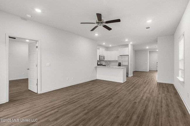 Building Photo - 621 Stillwater Cv