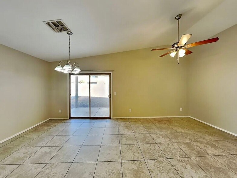 Building Photo - 6030 W Illini St