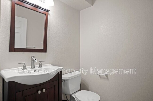 Building Photo - 500 Zinfandel Terrace