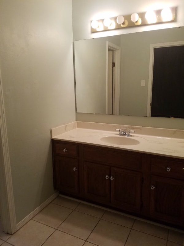 Building Photo - 3 Willow Oak Cove