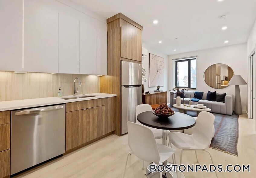 Building Photo - 87 Oxford St