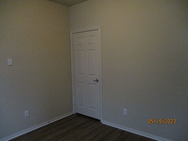 Building Photo - 5900 Silverpoint Ct