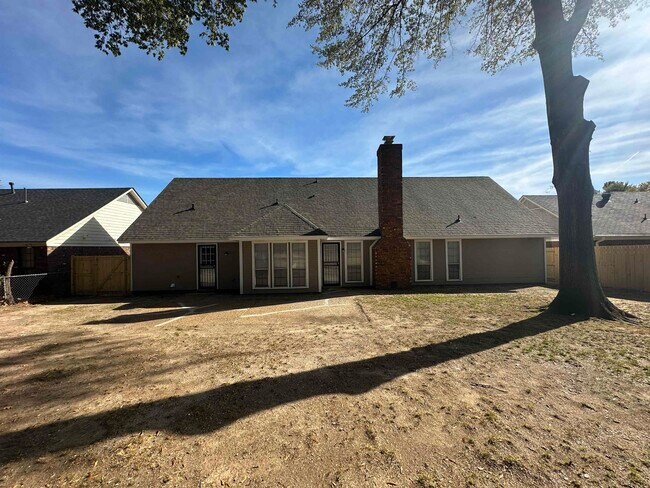 Building Photo - 4627 Chelwood Dr