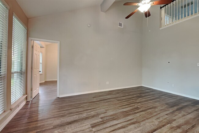 Building Photo - 10931 S Falls Terrace
