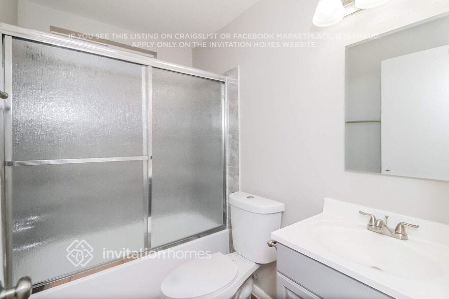 Building Photo - 5552 W Carol Ave