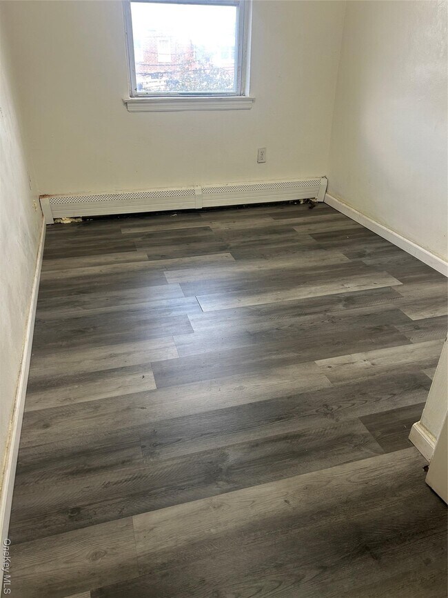 Primary Photo - 1470 Needham Ave