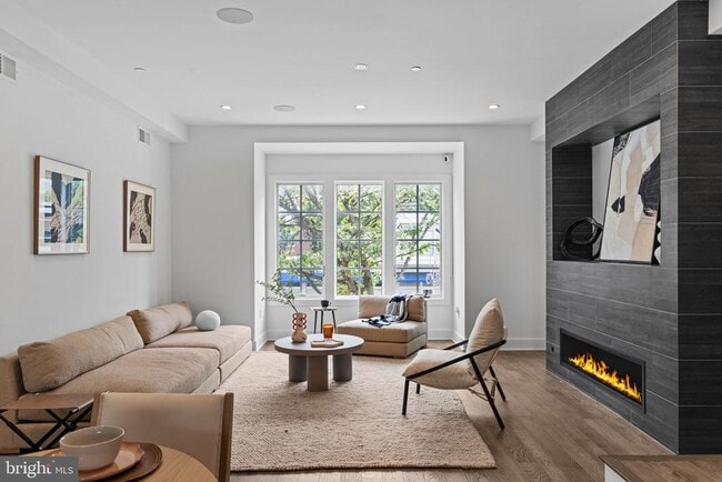 Building Photo - 742 S Broad St