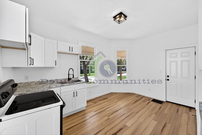 Building Photo - 851 Worden St SE