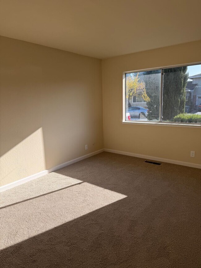 Building Photo - Kent/Pal