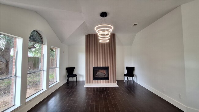 Building Photo - 17122 Canterbury Green Ct