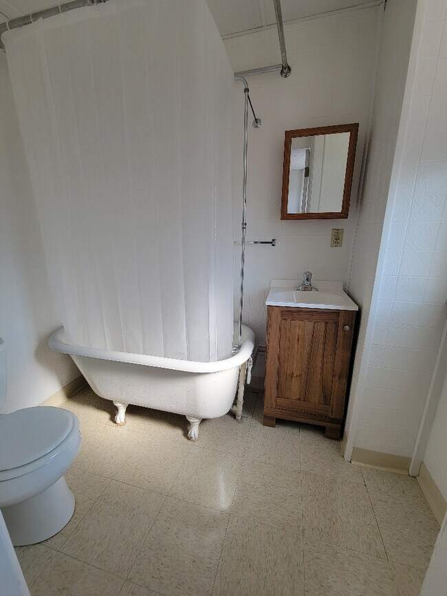 Building Photo - 448 Hawley Ave