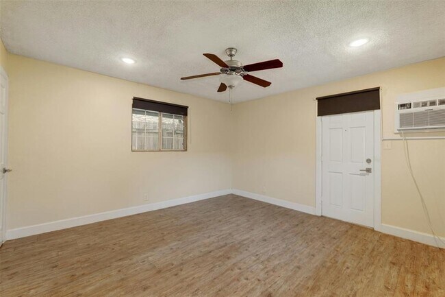 Building Photo - 8001 Ceberry Dr