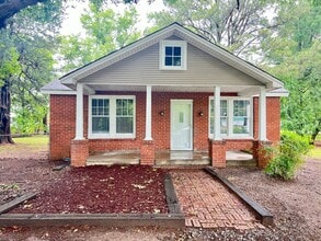Building Photo - Newly Updated All-Brick Home in Growing Newport!