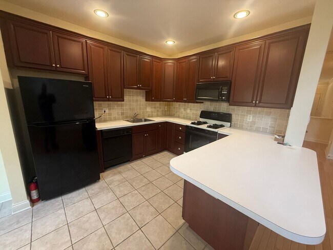 Building Photo - 179 Mountain View Dr