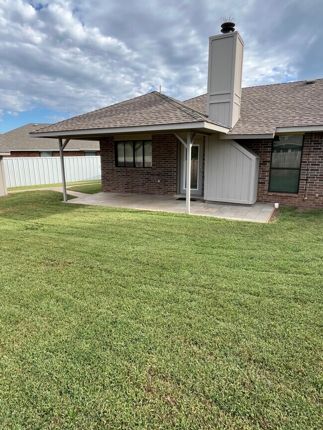 Building Photo - 1404 Bois D Arc Dr