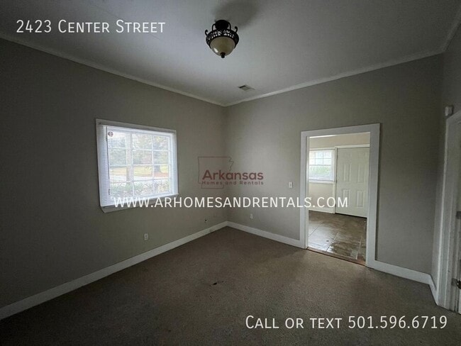 Building Photo - 2423 Center St