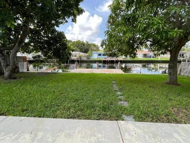 Building Photo - 2710 Thomas St