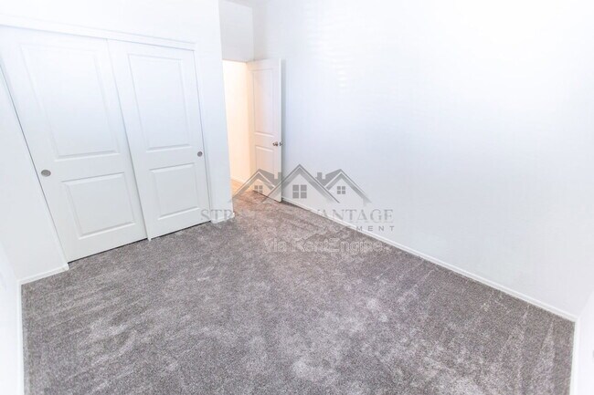 Building Photo - 15427 W Windward Ave