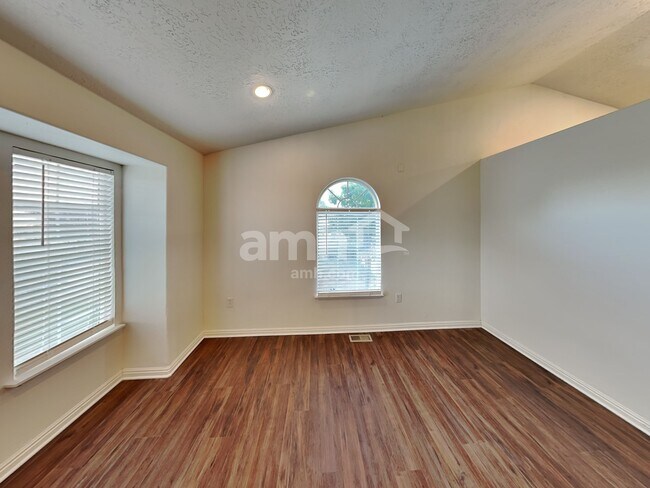 Building Photo - 5956 S Stone Flower Way