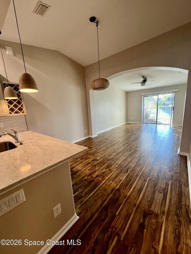 Building Photo - 855 Luminary Cir