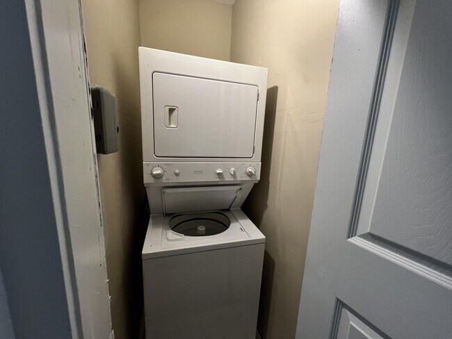 Building Photo - 1313 N Gadsden St