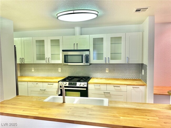 Building Photo - 2200 S Fort Apache Rd