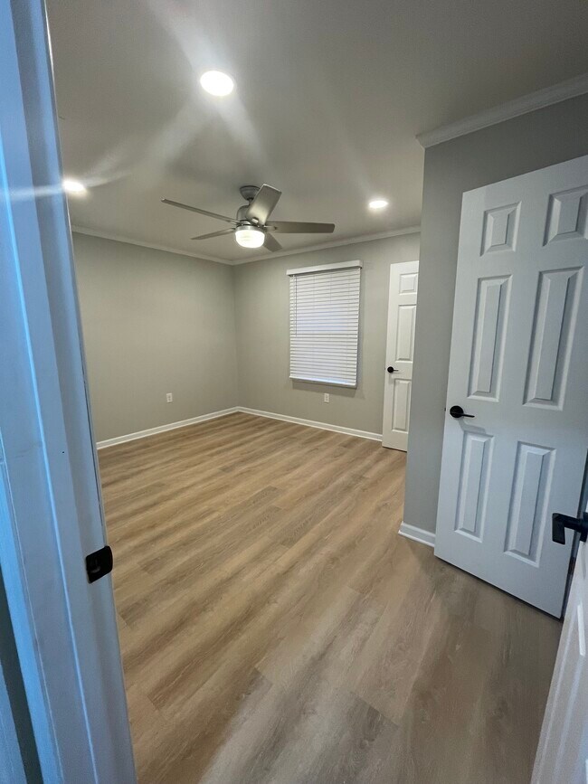 Building Photo - 1312 13th Ave SW