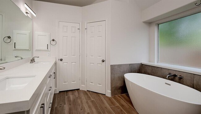 Building Photo - 26 Archer Oak Pl