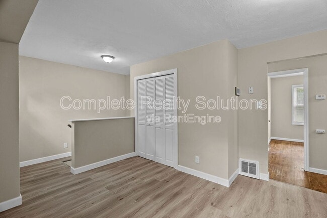 Building Photo - 270 Estridge Rd