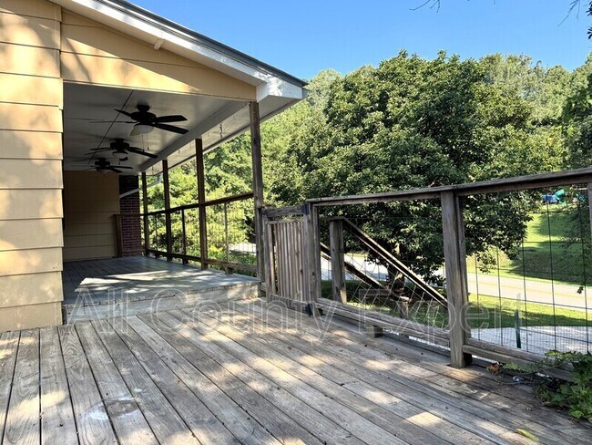 Building Photo - 9215 Long Hollow Rd