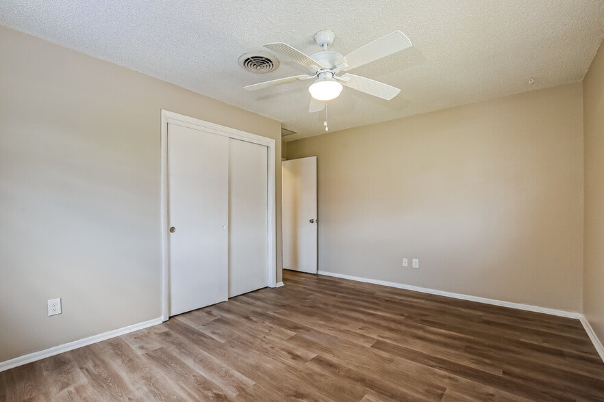 Building Photo - 10945 Tangora St