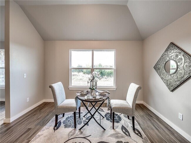 Building Photo - 1270 Lakeview Dr