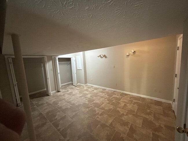 Building Photo - 3503 Lakeside Ct