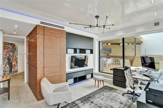 Building Photo - 4000 Island Blvd