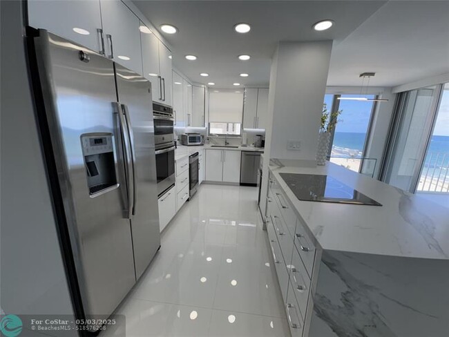 Building Photo - 1010 S Ocean Blvd