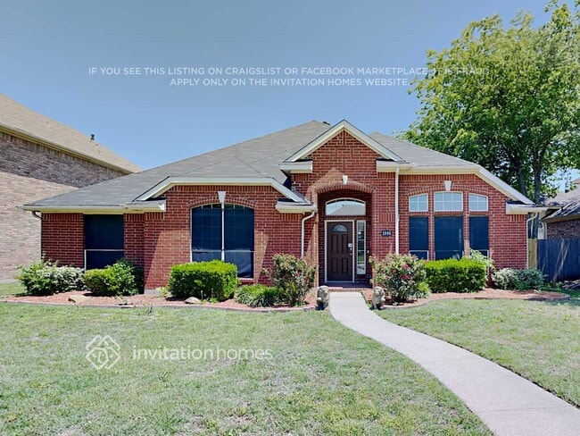 Building Photo - 1046 Essex Dr