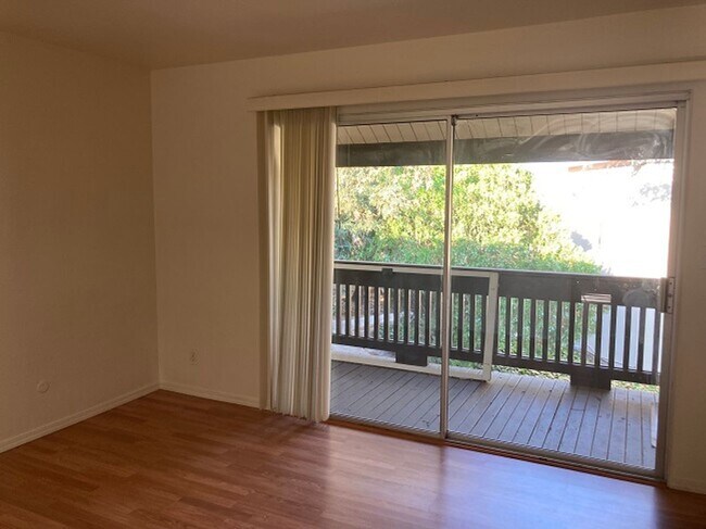 Building Photo - 975 Murrieta Blvd