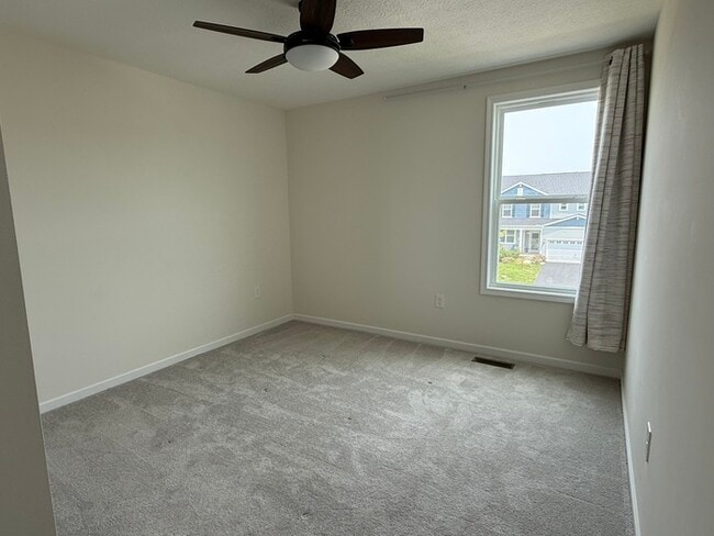 Building Photo - Gorgeous 4 beds 2.5 baths in Johnstown