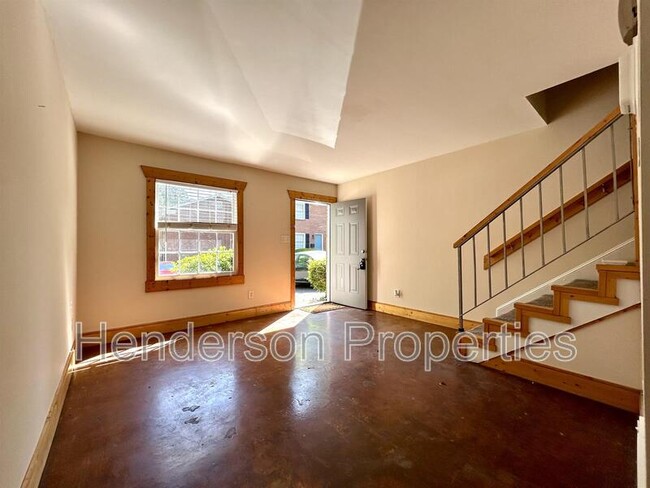 Building Photo - 634 Chipley Ave