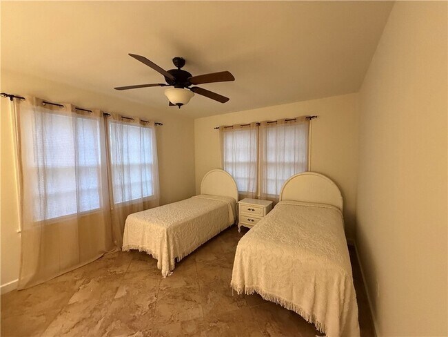 Building Photo - 1837 22nd Ave