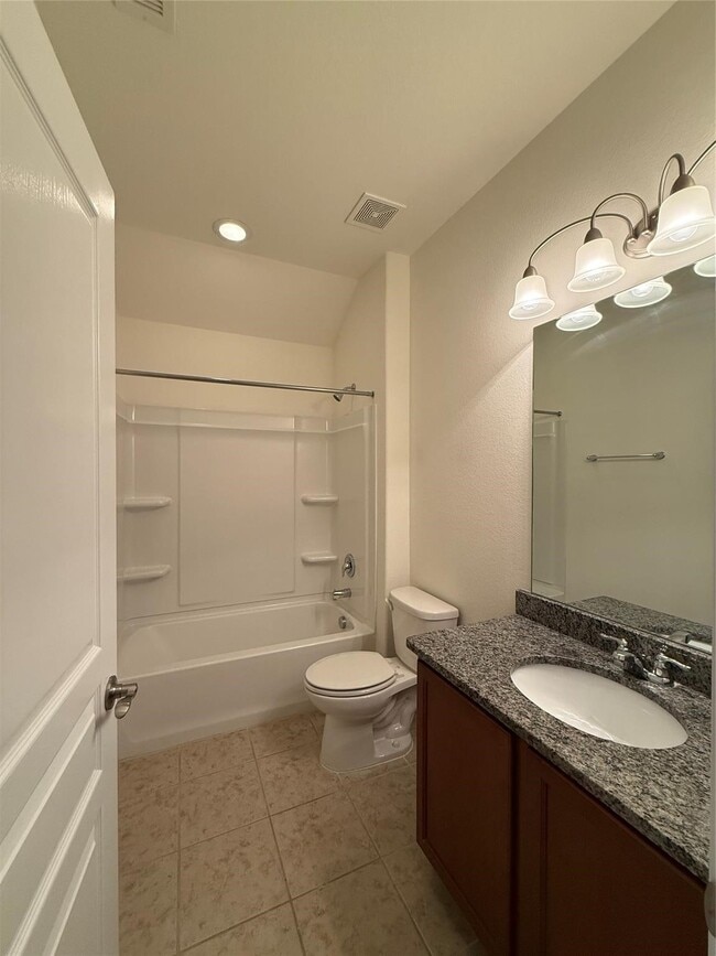 Building Photo - 22646 Triangle Ridge Dr