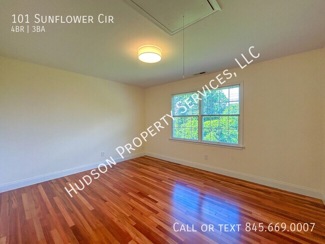 Building Photo - 101 Sunflower Cir